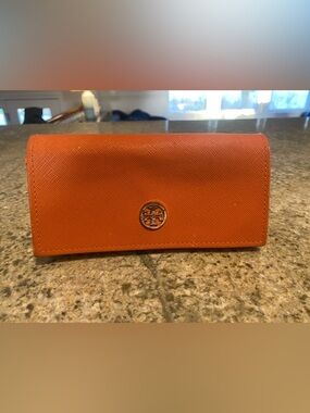 Tory Burch Orange Saffiano Leather eyeglass case 

CASE ONLY